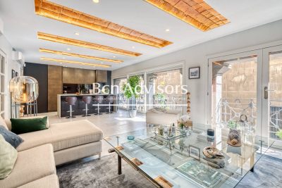 Spectacular luxury home with terrace in the historic centre of Barcelona