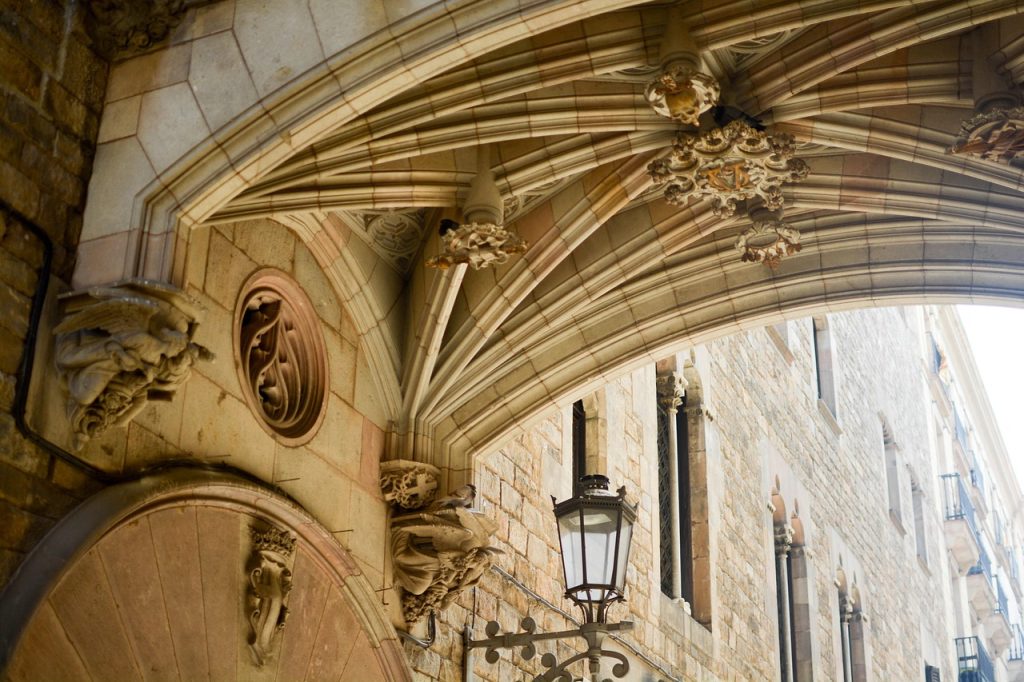 Cómo vender tu piso en el Barrio Gótico de Barcelona: características más demandadas por los compradores